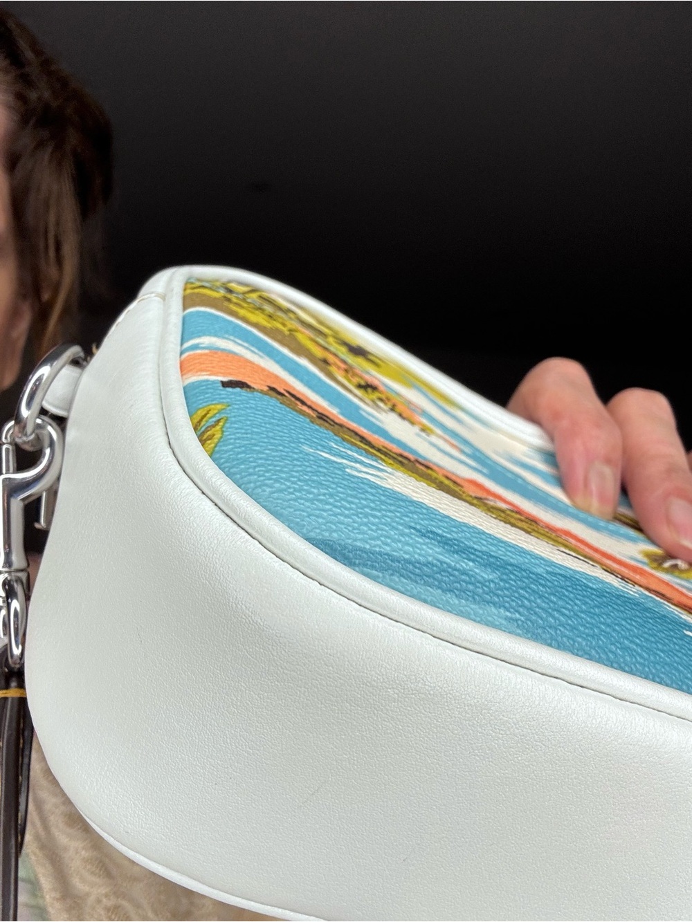 Coach Hawaii print crossbody Like NEW - Picture 13 of 15